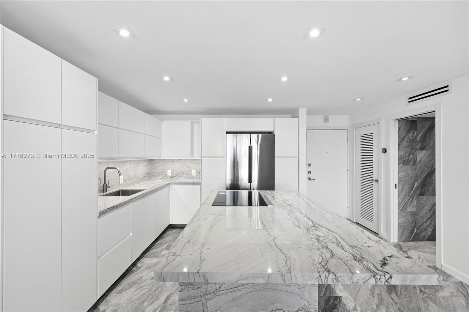 1658 Bay Rd # 504, Miami Beach FL 33139