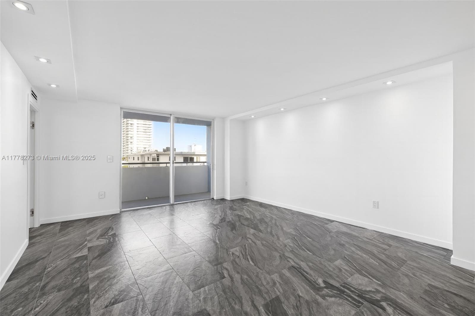 1658 Bay Rd # 504, Miami Beach FL 33139