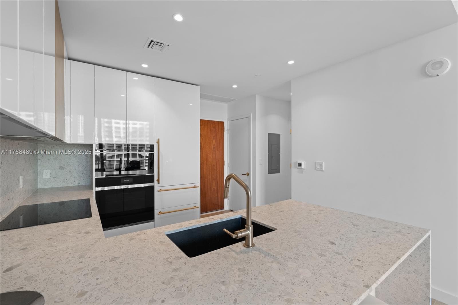 2678 Tigertail Ave # 615, Miami FL 33133