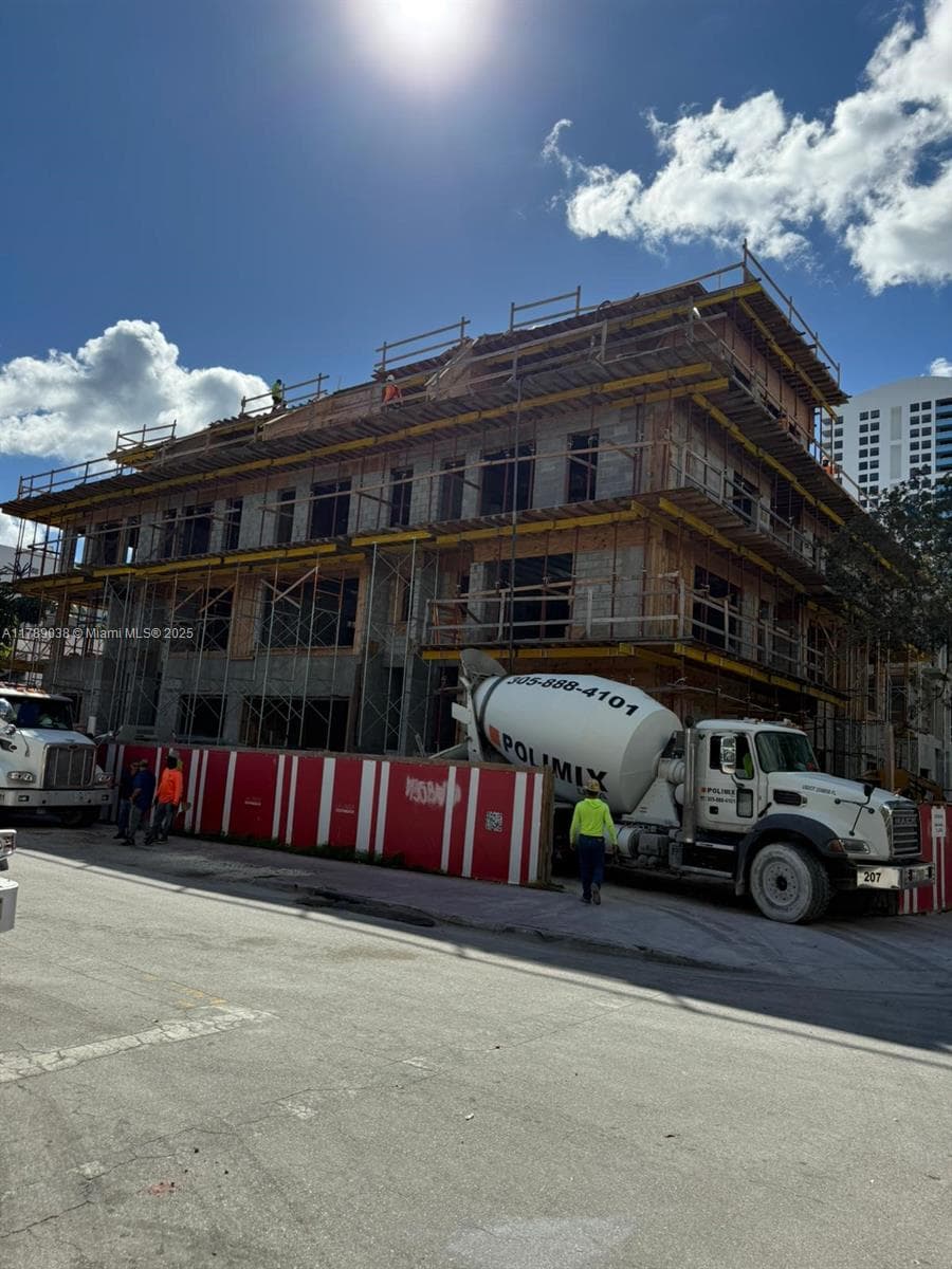 1425 Bay Rd, Miami Beach FL 33139