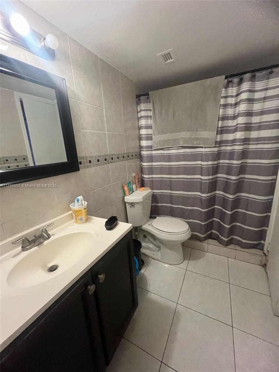 482 NW 165th St Rd # A203, Miami FL 33169