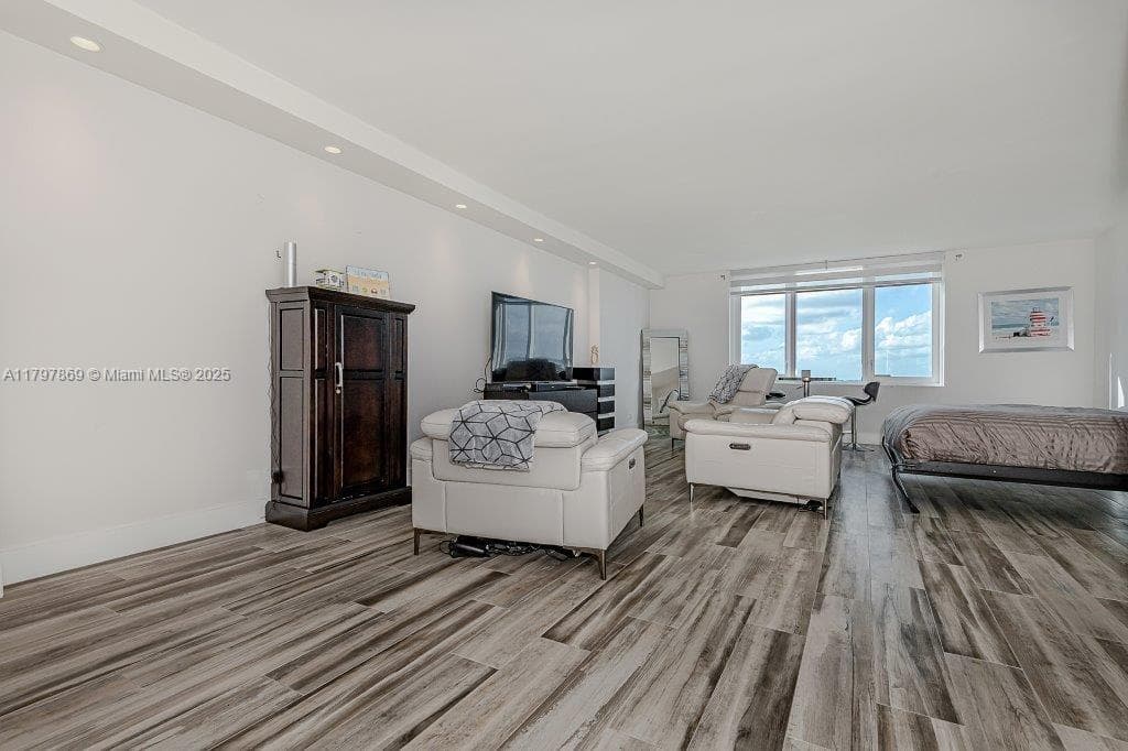2301 Collins Ave # 1532, Miami Beach FL 33139