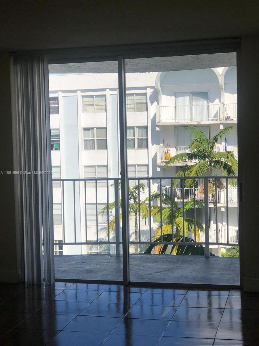 492 NW 165th St Rd # C514, Miami FL 33169