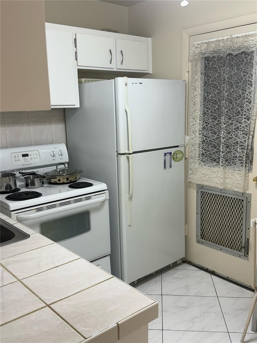 1395 NE 167th St # 203, Miami FL 33162