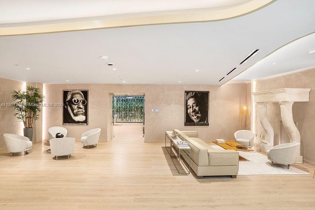 1000 Brickell Plz # 2705, Miami FL 33131