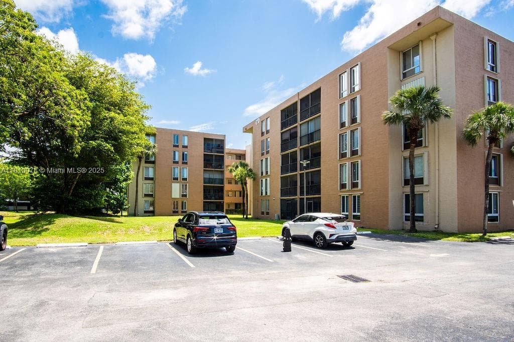 9110 Fontainebleau Blvd # 502, Miami FL 33172