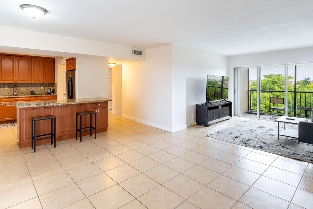 9110 Fontainebleau Blvd # 502, Miami FL 33172