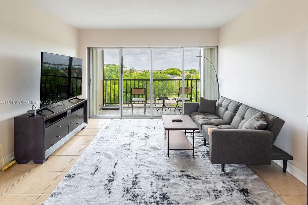 9110 Fontainebleau Blvd # 502, Miami FL 33172