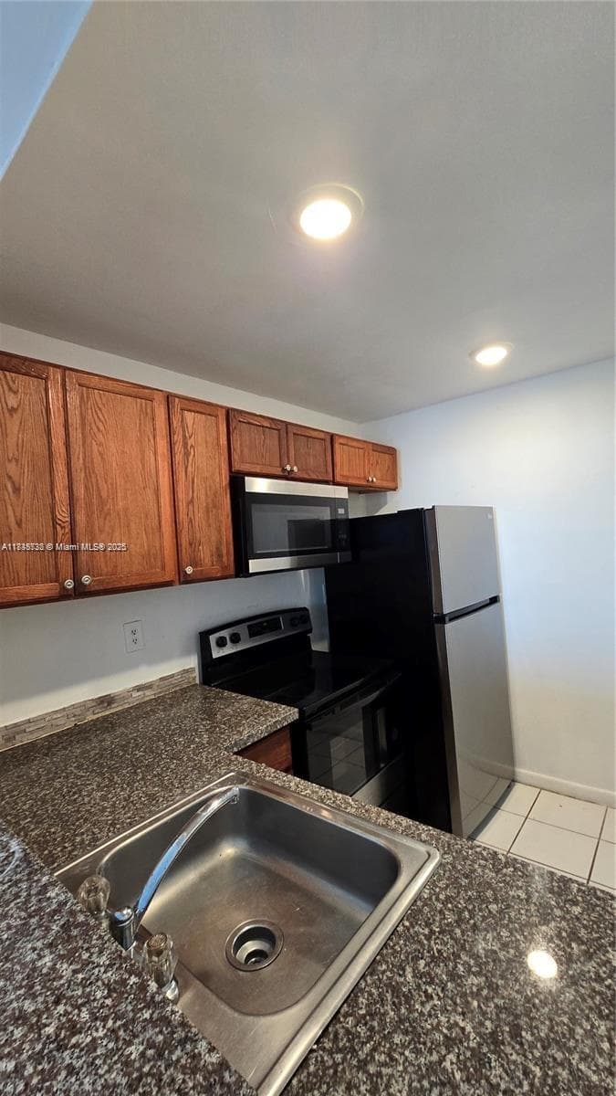 498 NW 165th St Rd # 407, Miami FL 33169