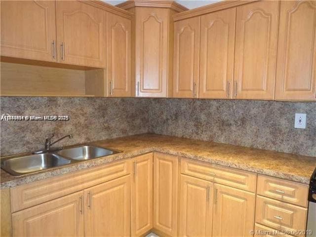 15225 NE 6th Ave # B207, Miami FL 33162