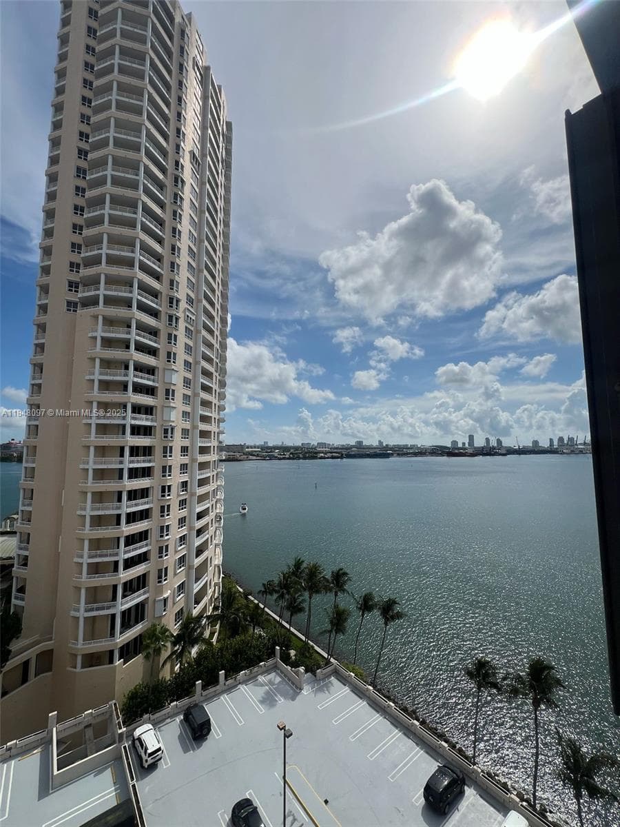 540 Brickell Key Dr # 1524, Miami FL 33131