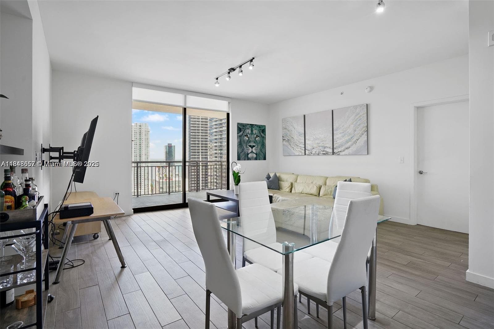 999 SW 1st Ave # 2717, Miami FL 33130