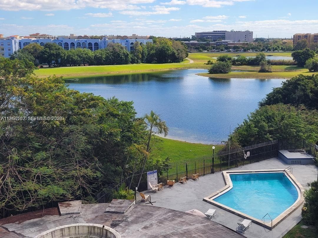 9682 Fontainebleau Blvd # 401, Miami FL 33172
