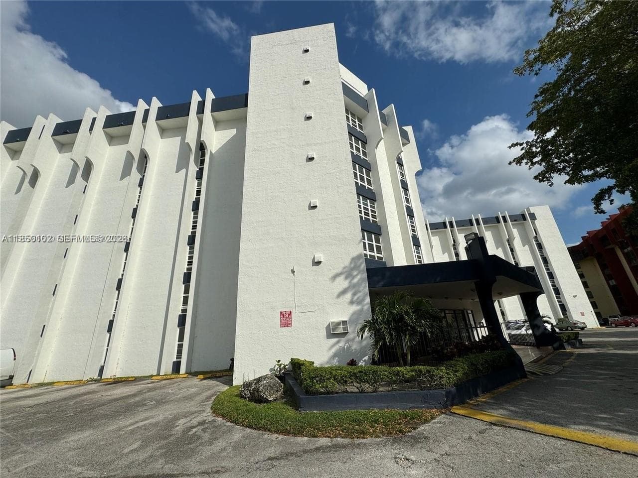 9682 Fontainebleau Blvd # 401, Miami FL 33172
