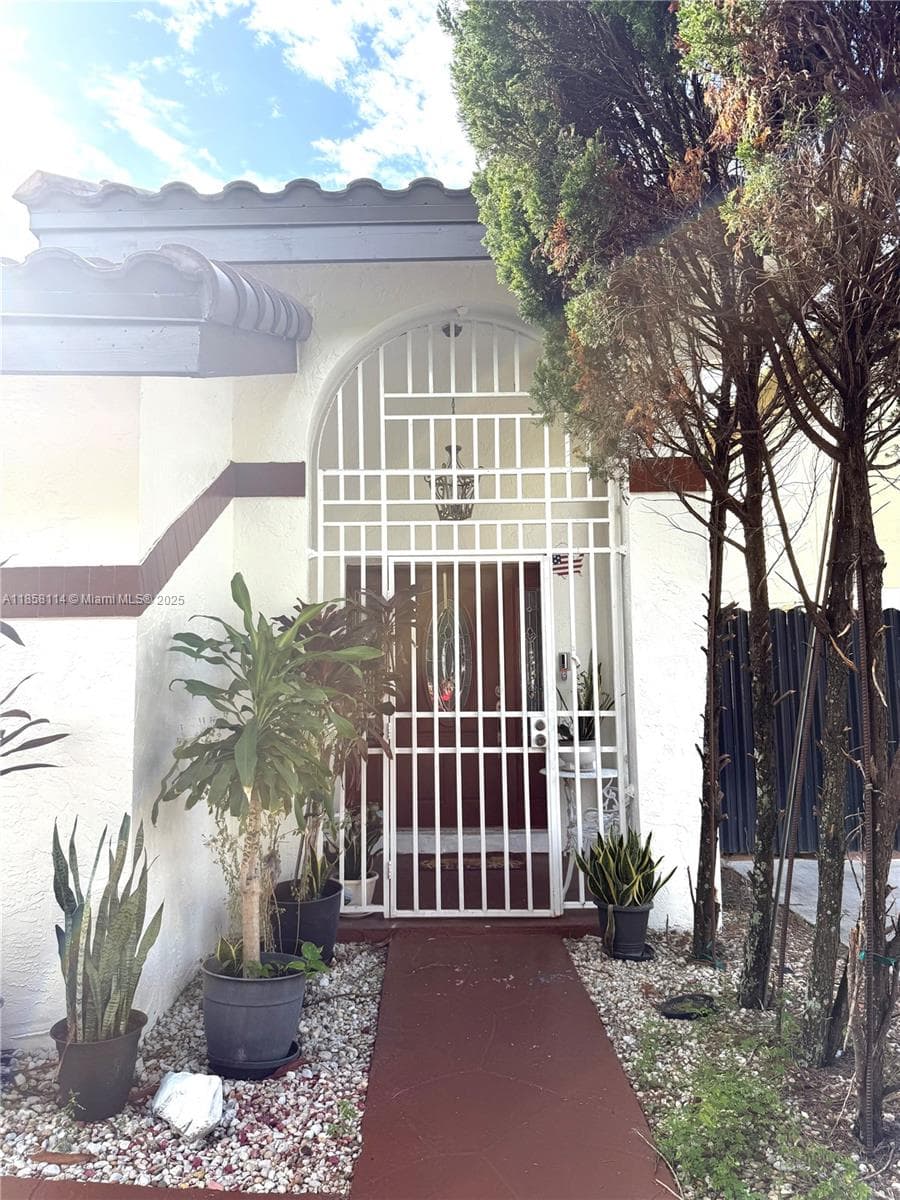 11266 SW 33rd St, Miami FL 33165