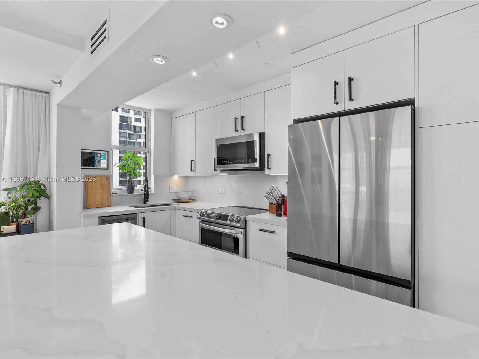 770 Claughton Island Dr # 701, Miami FL 33131