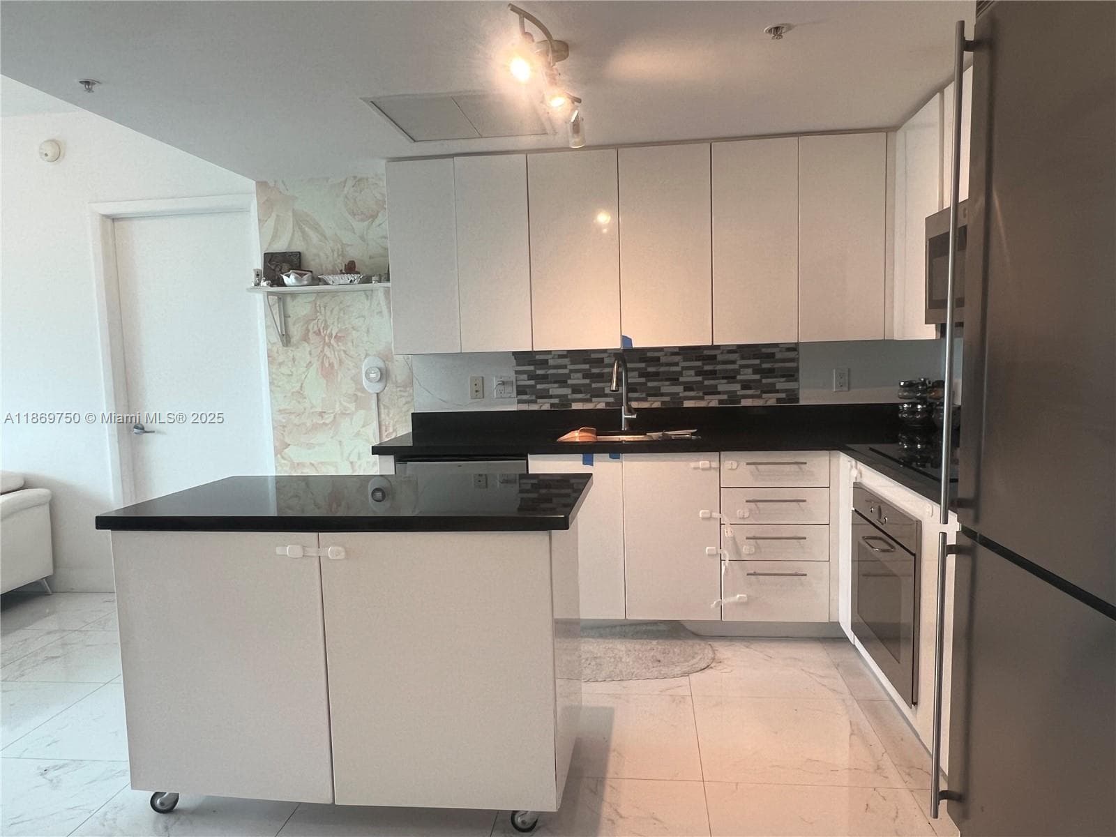 92 SW 3rd St # 3803, Miami FL 33130