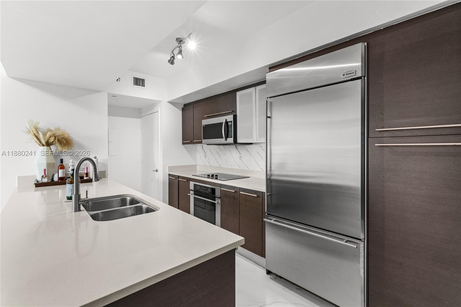 55 SE 6th St # 1203, Miami FL 33131