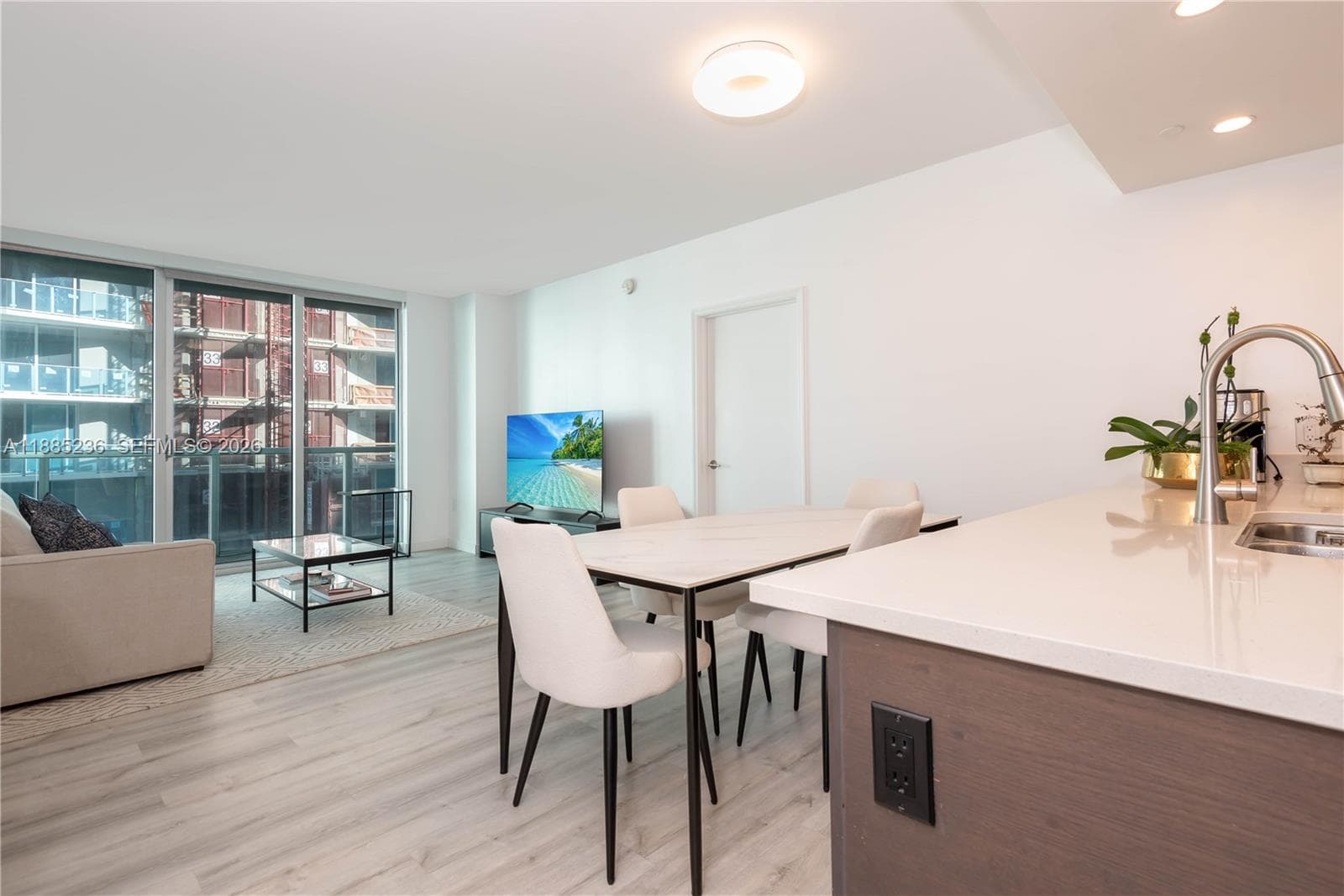 55 SE 6th St # 3403, Miami FL 33131