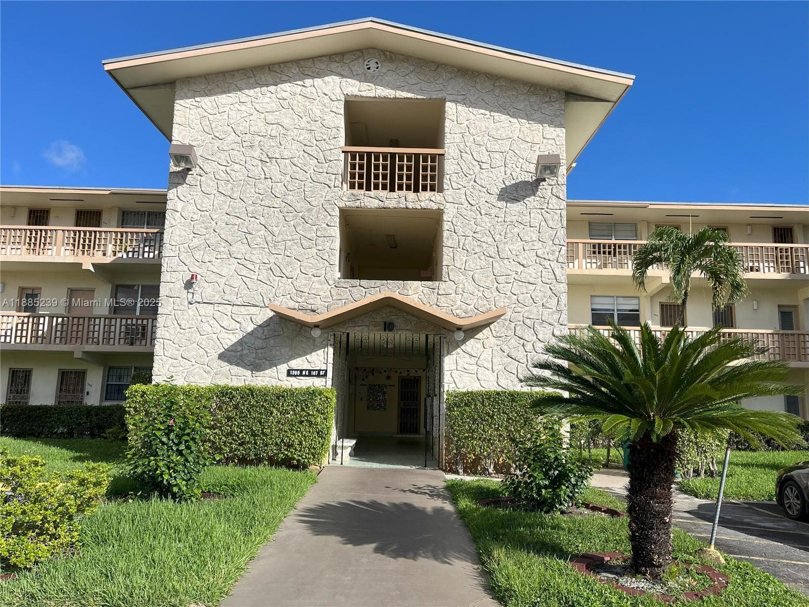 1395 NE 167th St # 315, Miami FL 33162