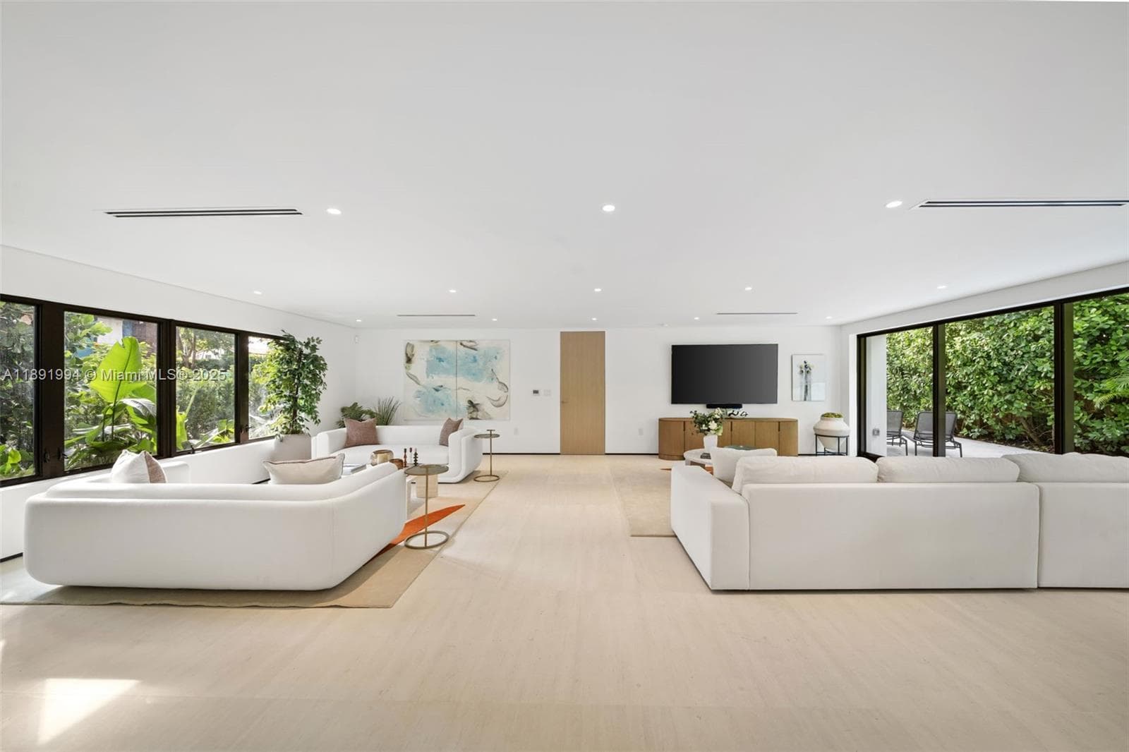 222 E Rivo Alto Dr, Miami Beach FL 33139