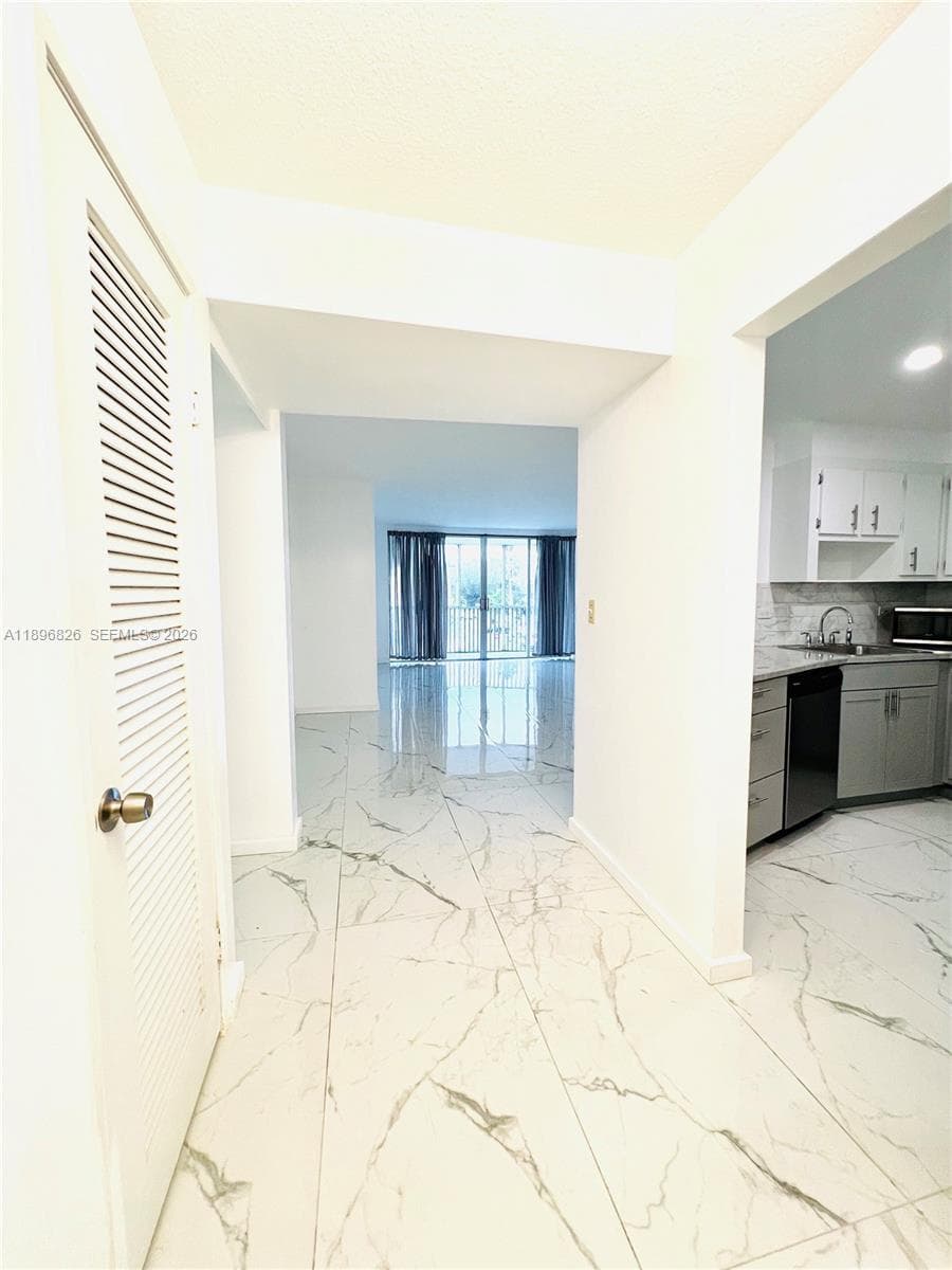 1710 NE 191st St # 3, Miami FL 33179