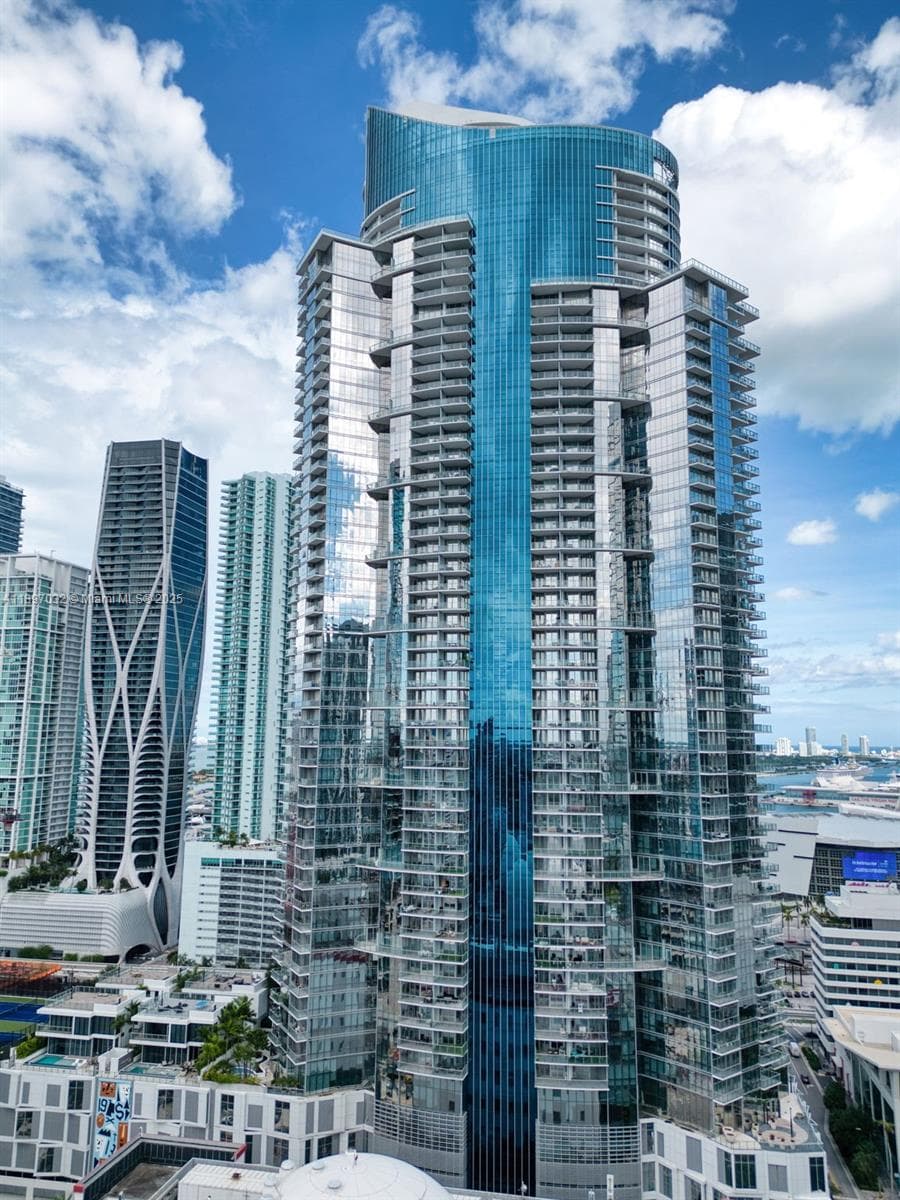 851 NE 1st Ave # 806, Miami FL 33132