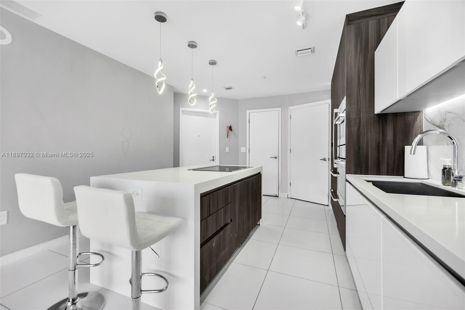 851 NE 1st Ave # 806, Miami FL 33132