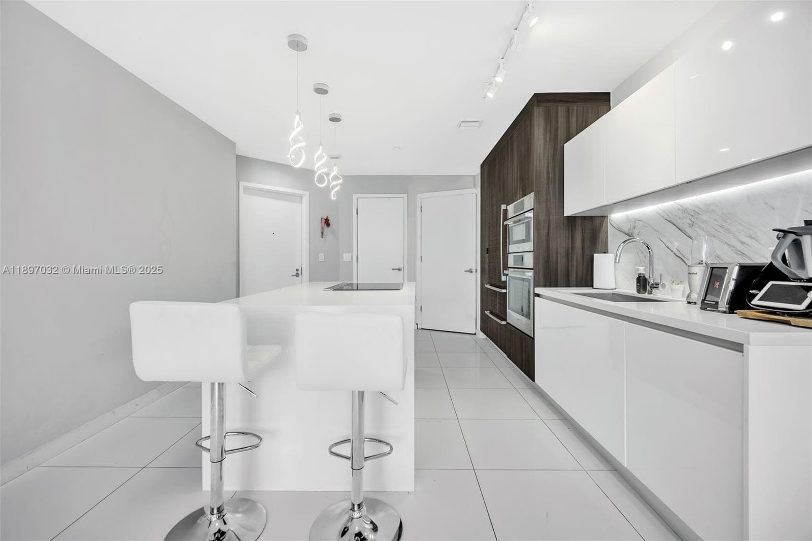 851 NE 1st Ave # 806, Miami FL 33132