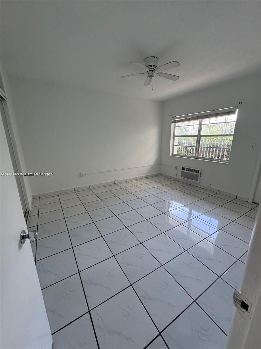 8040 Tatum Waterway Dr # 3, Miami Beach FL 33141