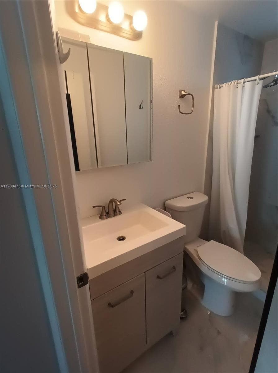 300 74th St # 3, Miami Beach FL 33141