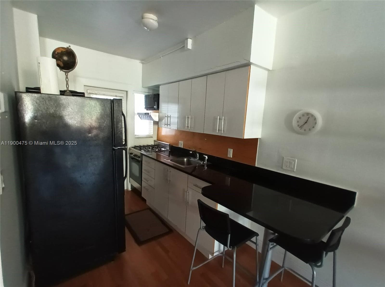 300 74th St # 3, Miami Beach FL 33141