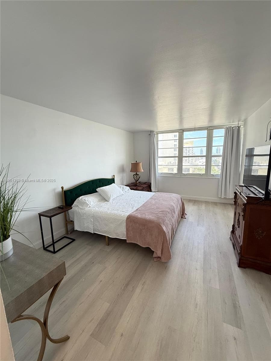 100 Lincoln Rd # 1111, Miami Beach FL 33139