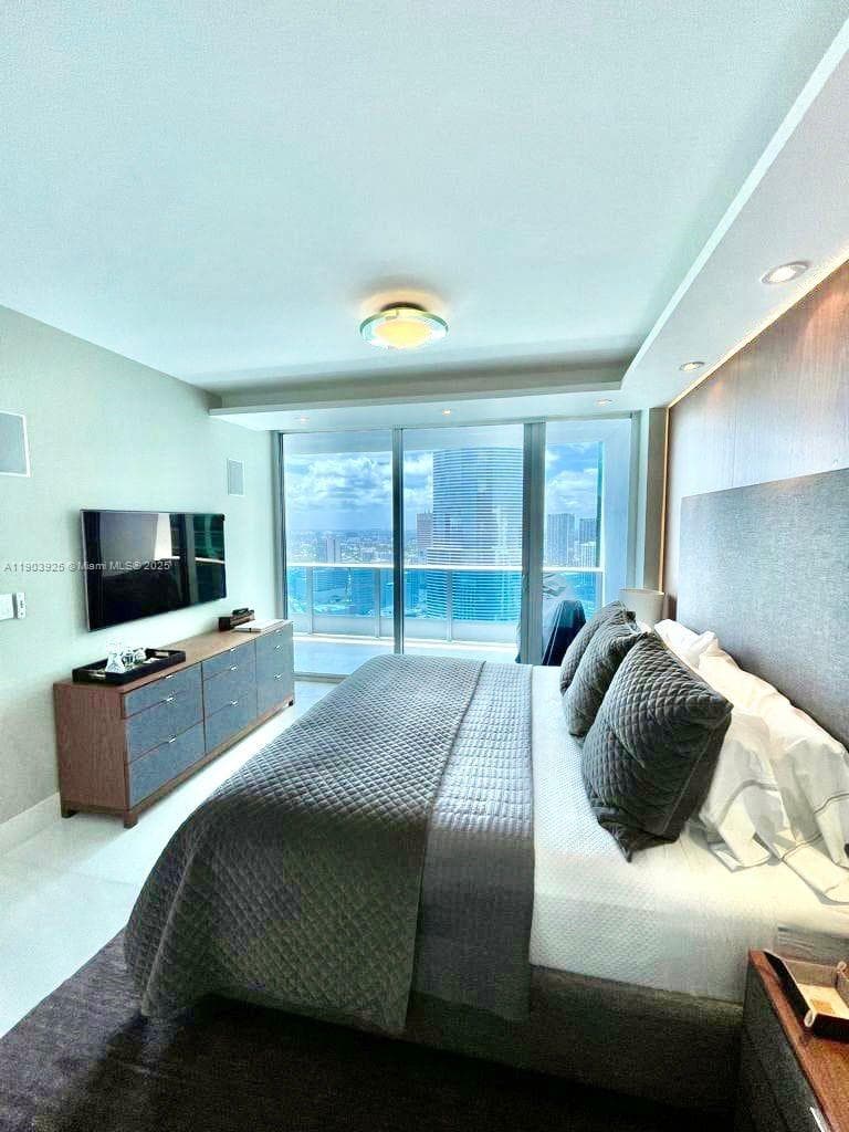 200 BISCAYNE BOULEVARD WAY # 4310, Miami FL 33131
