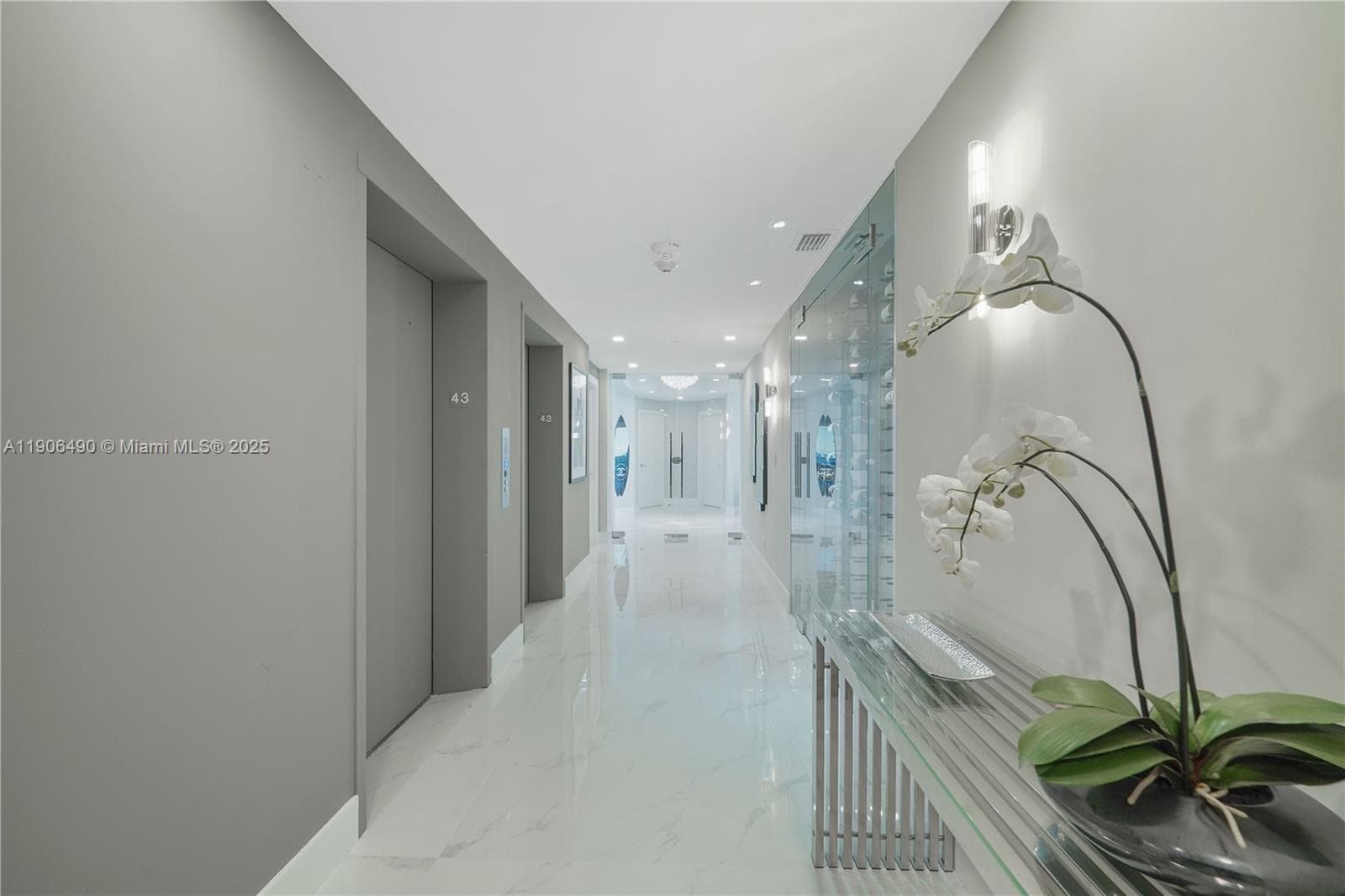 300 S Pointe Dr # 4306, Miami Beach FL 33139