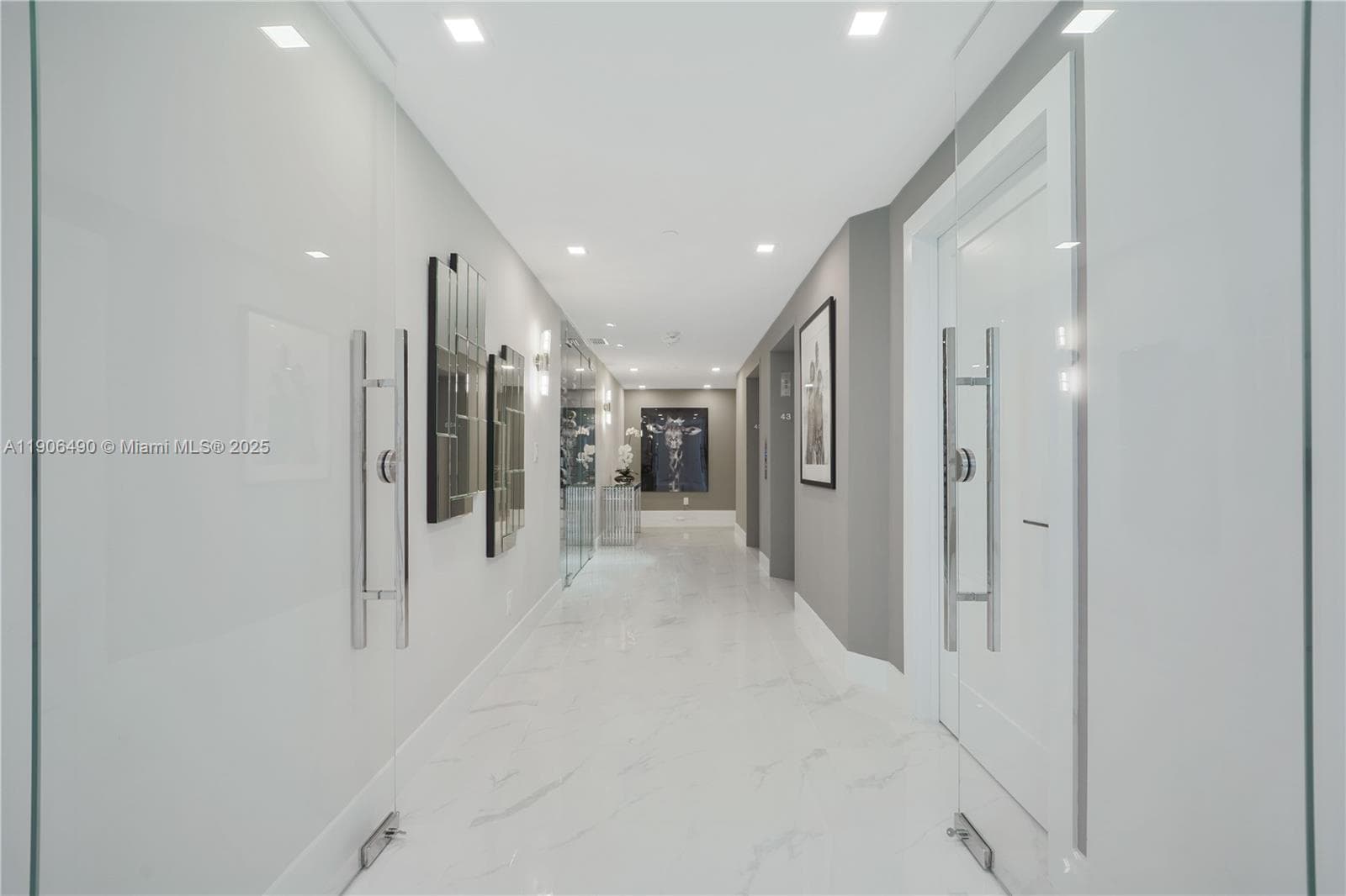 300 S Pointe Dr # 4306, Miami Beach FL 33139