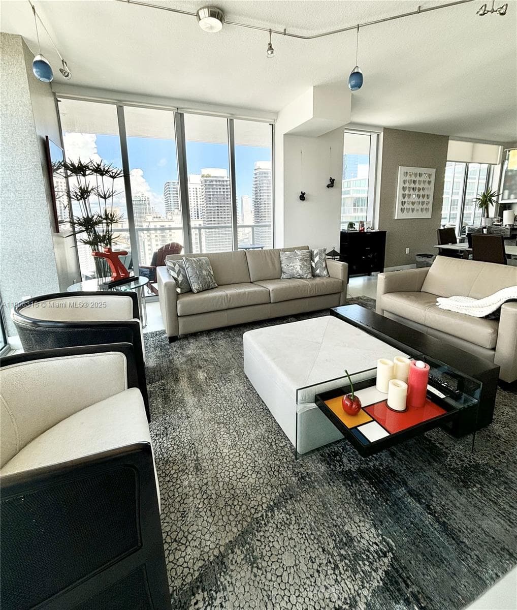 79 SW 12th St, Miami FL 33130