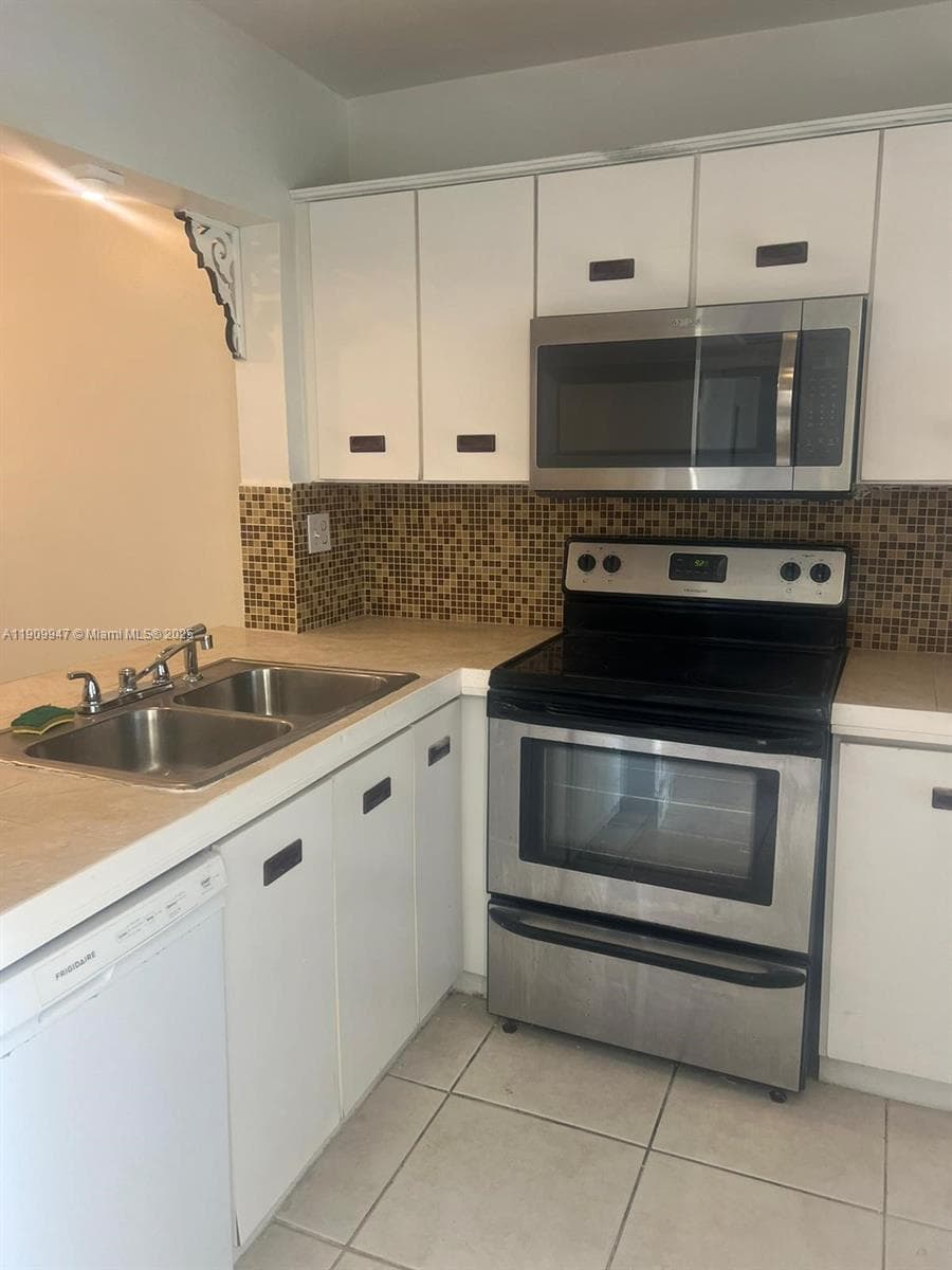 438 NE 210th Cir Ter # 4B, Miami FL 33179