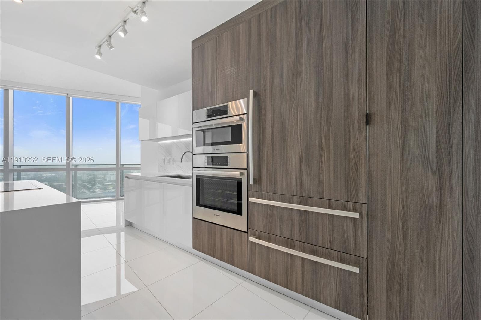 851 NE 1st Ave # 4204, Miami FL 33132