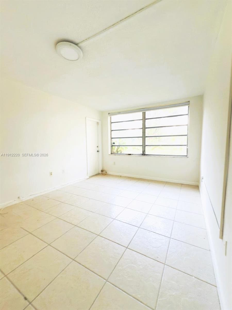 1301 NE 191st St # F110, Miami FL 33179