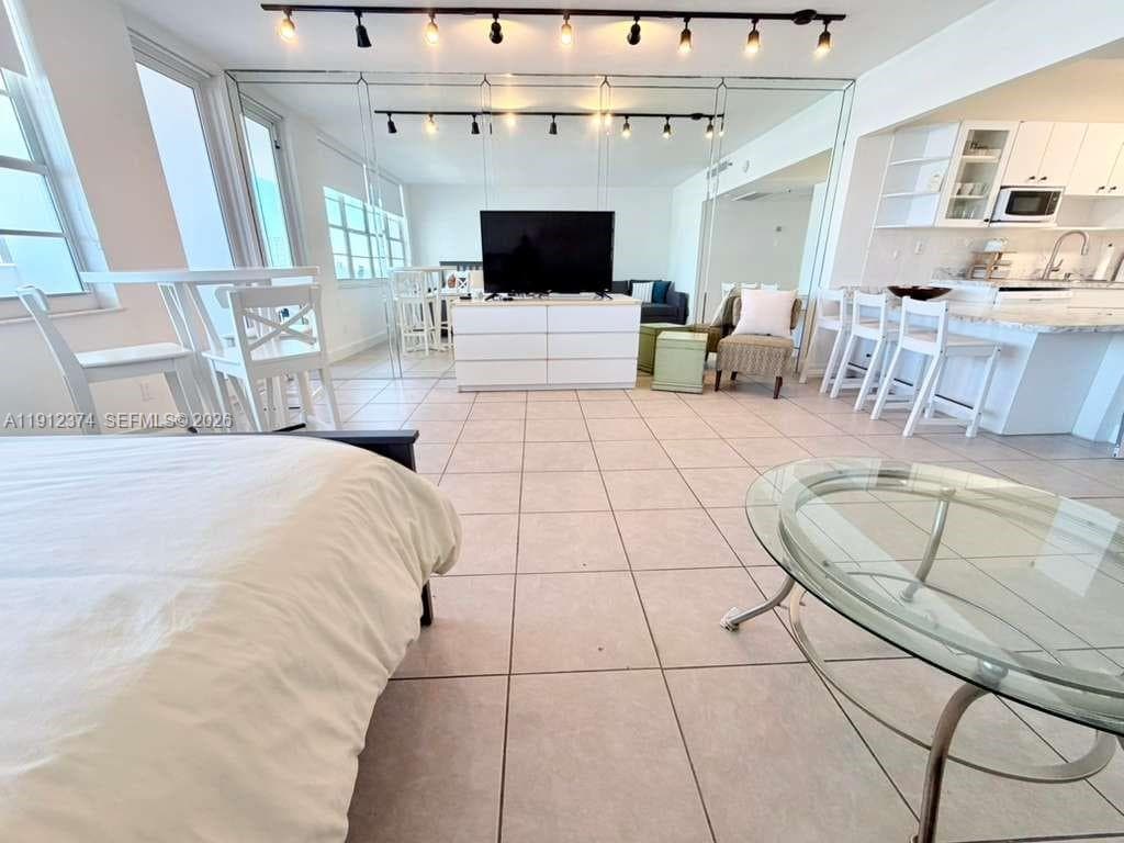 100 Lincoln Rd # 1220, Miami Beach FL 33139