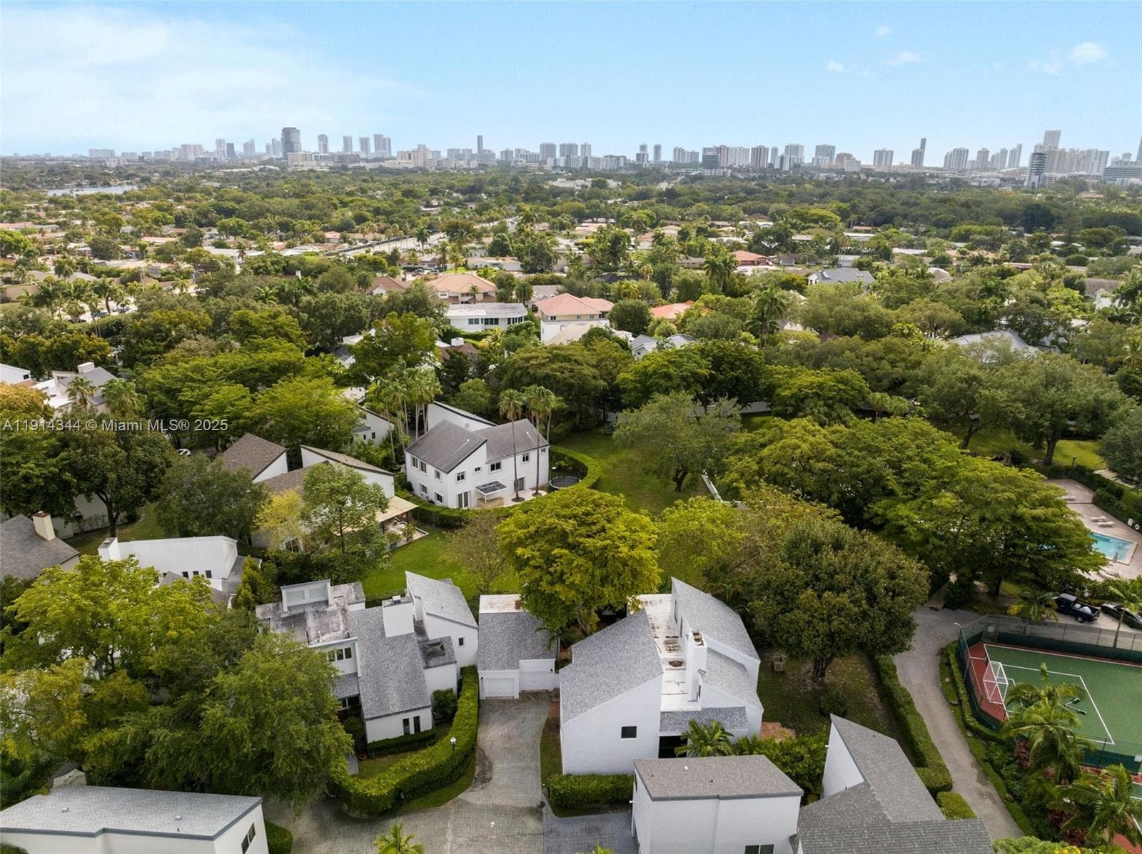 20215 W Oak Haven Cir, Miami FL 33179