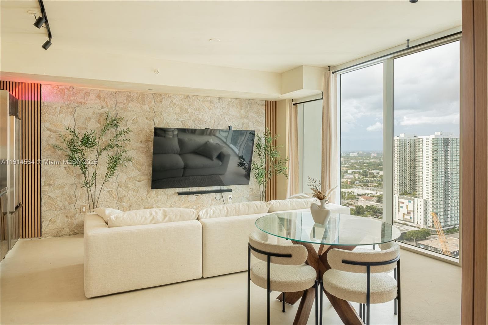 1040 Biscayne Blvd # 2905, Miami FL 33132