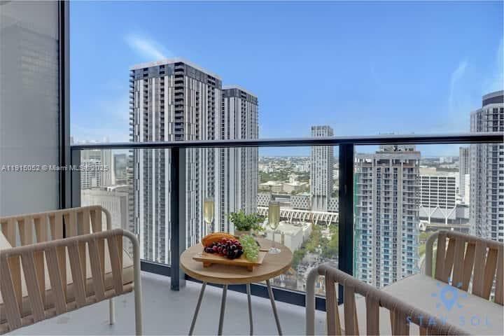 159 NE 6th St # 3004, Miami FL 33132