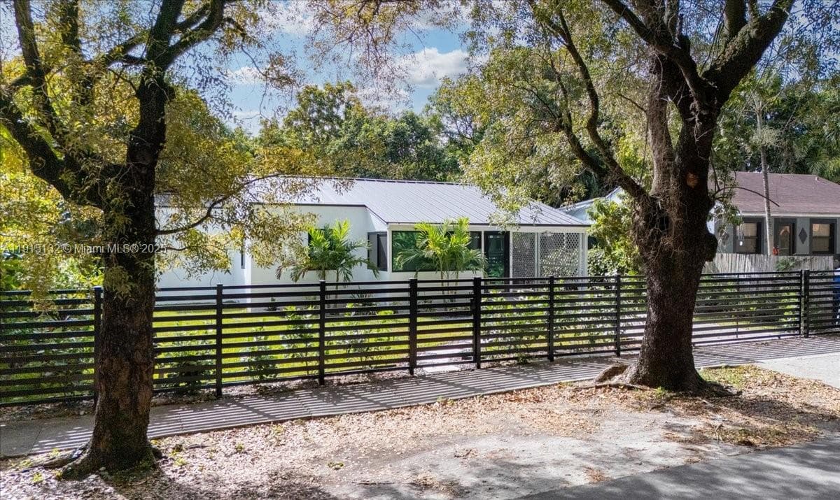 5220 SW 6 ST, Miami FL 33134