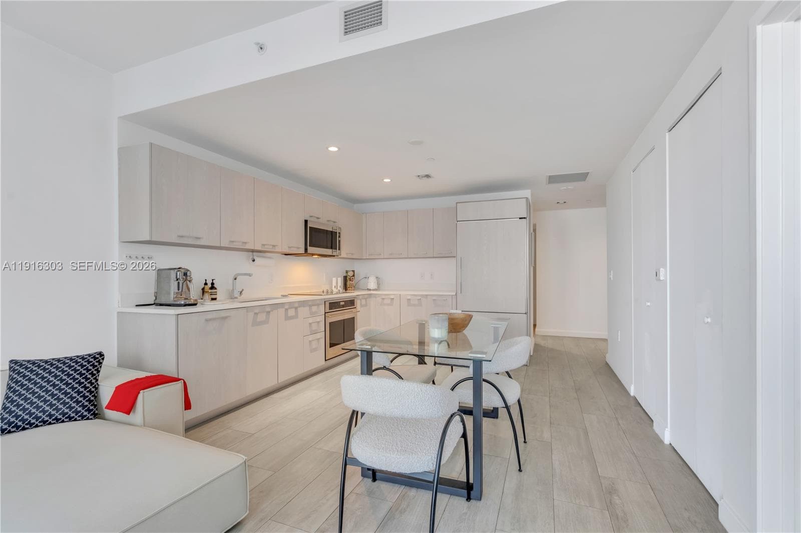 55 SW 9th St # 2610, Miami FL 33130