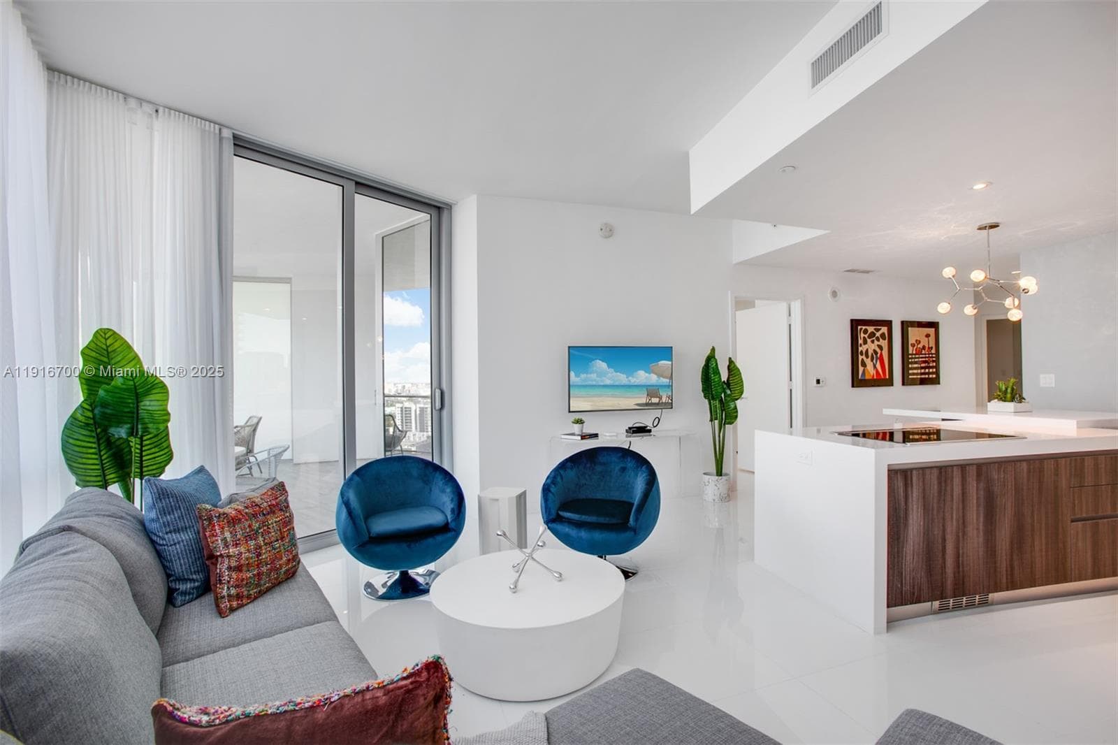 851 NE 1ST Ave # 1810, Miami FL 33132