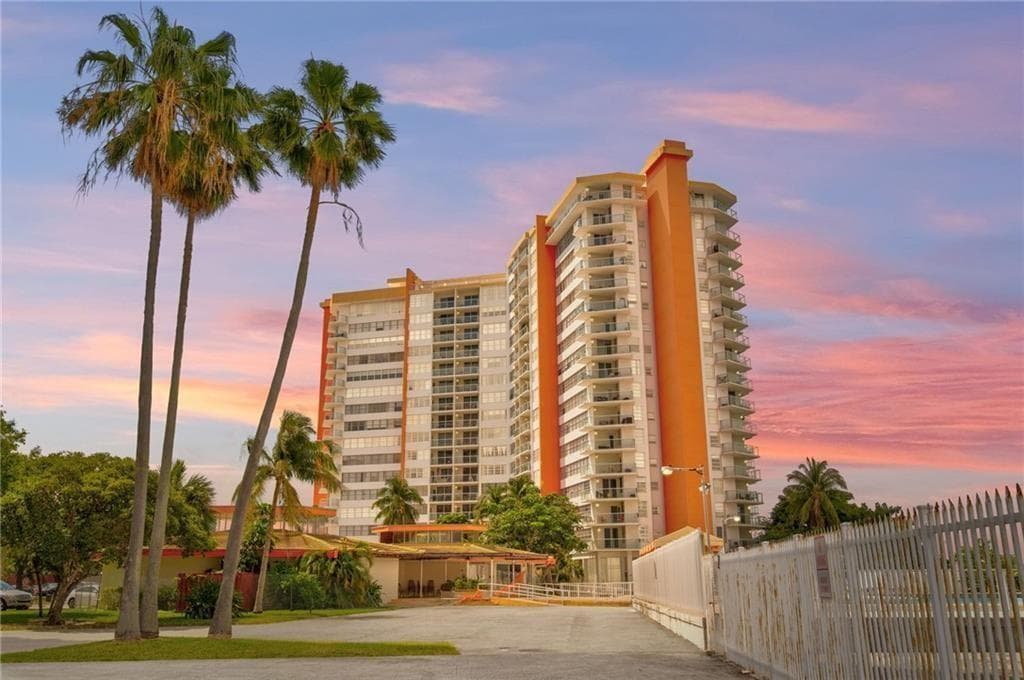 1301 NE Miami Gardens Drive # 1721w, Miami FL 33179