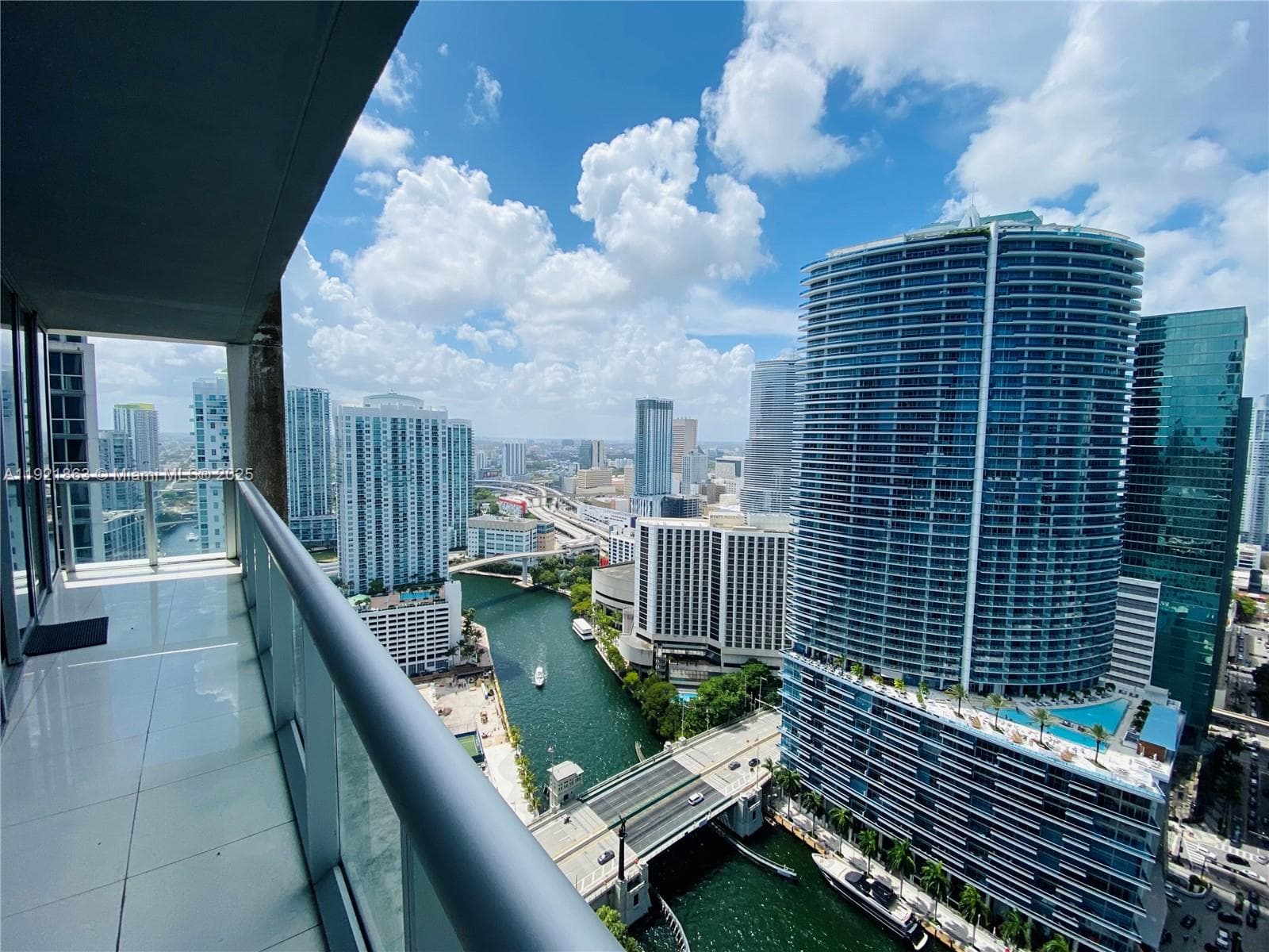475 Brickell Ave # 3715, Miami FL 33131