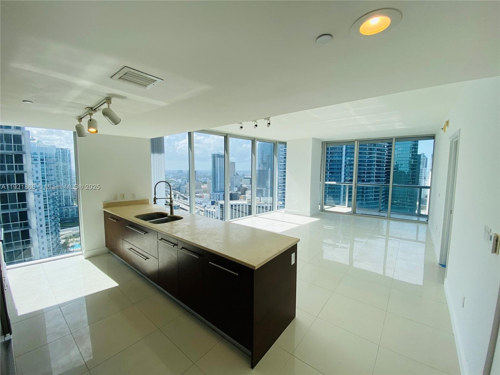 475 Brickell Ave # 3715, Miami FL 33131